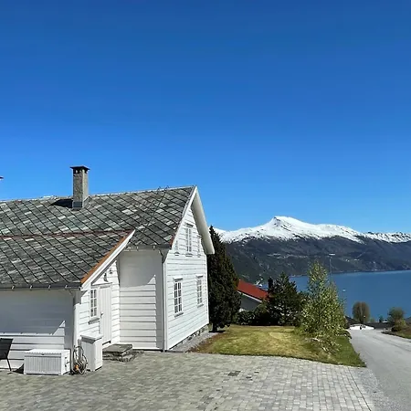 Stort Hus Med Tommervegger Og Fjordutsikt Holiday home *