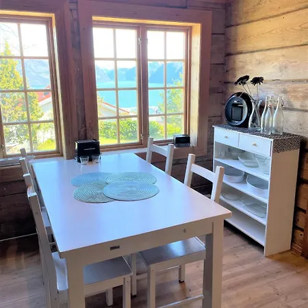 Stort Hus Med Tommervegger Og Fjordutsikt Casa vacanze