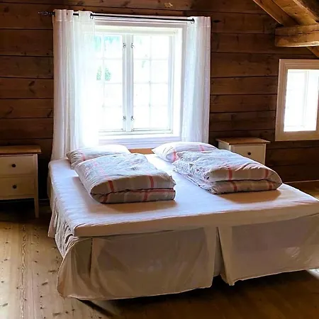 Hébergement de vacances Stort Hus Med Tommervegger Og Fjordutsikt