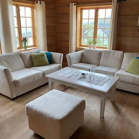 Stort Hus Med Tommervegger Og Fjordutsikt Hébergement de vacances *