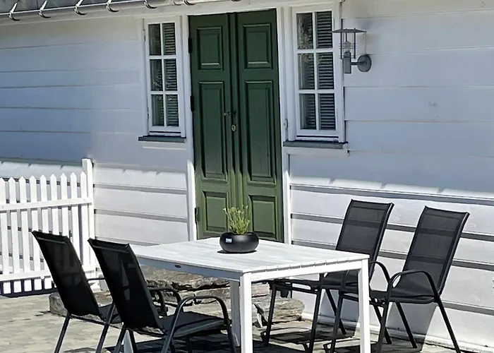 Hébergement de vacances Stort Hus Med Tommervegger Og Fjordutsikt