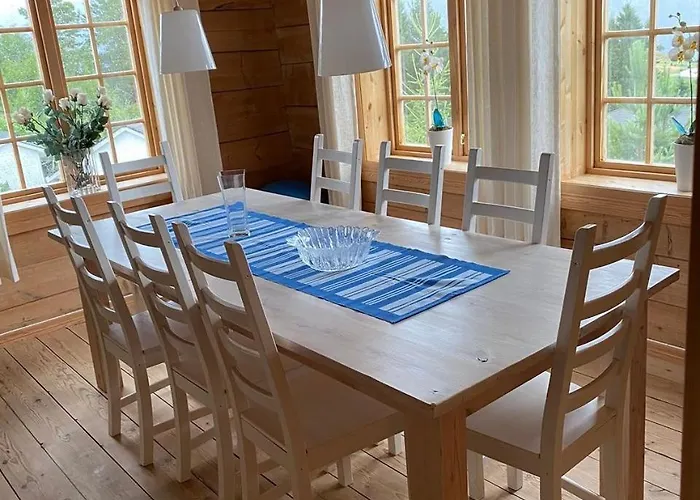 Stort Hus Med Tommervegger Og Fjordutsikt Stranda (More og Romsdal)