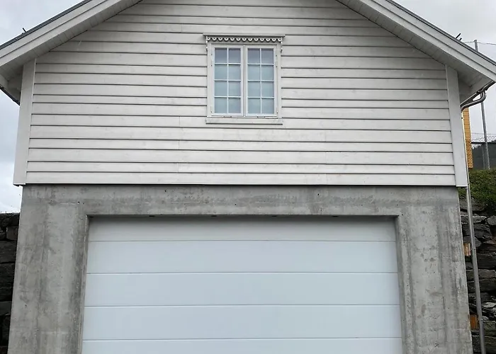 Дом отдыха Stort Hus Med Tommervegger Og Fjordutsikt *